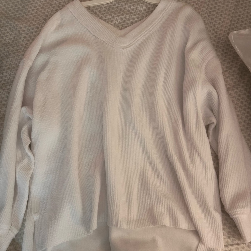 Elegant White V-Neck Sweater